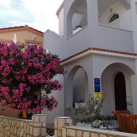 Apartments By The Sea Pag - 16100 帕格 外观 照片