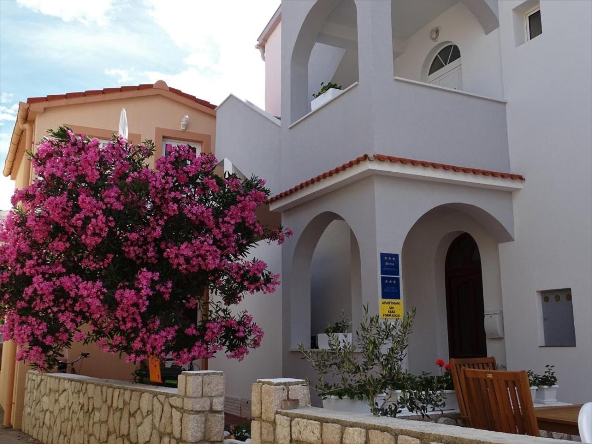 Apartments By The Sea Pag - 16100 帕格 外观 照片