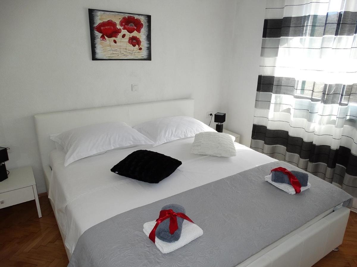 Apartments By The Sea Pag - 16100 帕格 外观 照片