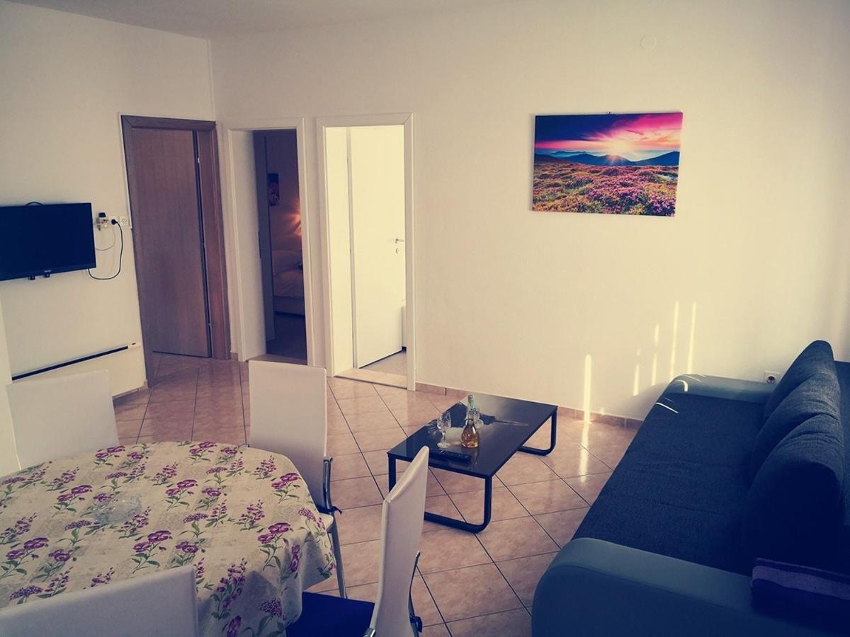 Apartments By The Sea Pag - 16100 帕格 客房 照片